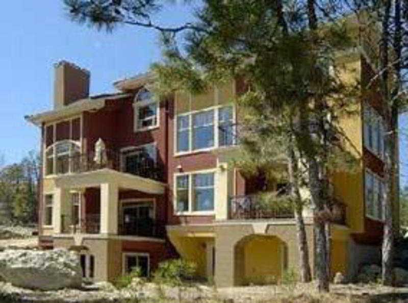 Bellasera Tuscan Villas Kelowna Exterior photo