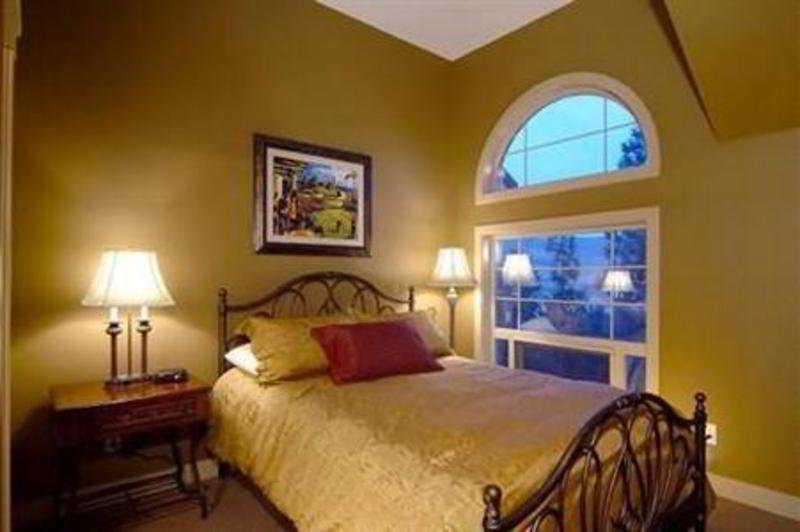 Bellasera Tuscan Villas Kelowna Room photo